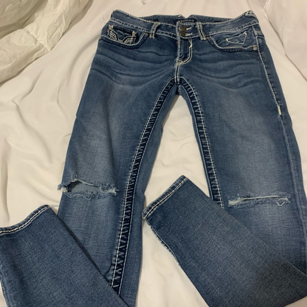 Women’s viggos skinny jeans with rips on knees